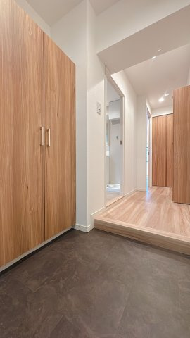 【玄関】 | ライオンズマンション薬院第2 | エレベーター降りてすぐの隣です♪なかなかこういう場所は希望通り選べません。買い物袋ぶら下げたときは、一歩でもはやく玄関開けたいですもんね！