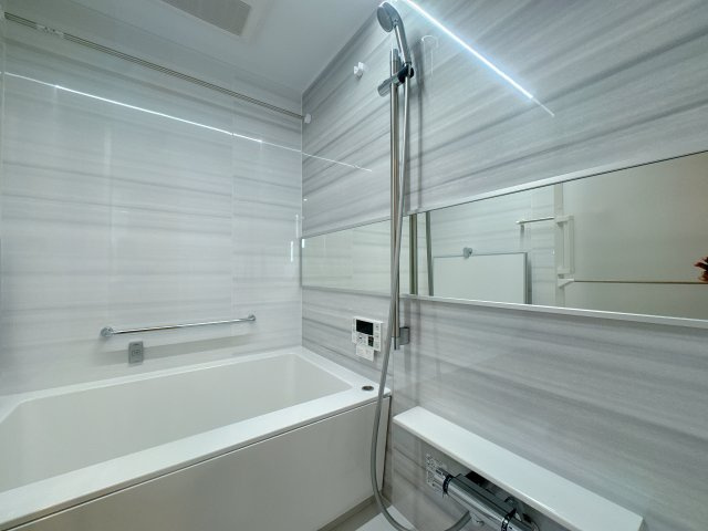 【浴室】 | ライオンズマンション博多南☆仲介手数料無料☆ | 高級感溢れる新品交換済みのバスルームで、一日の疲れをいやしてください♪