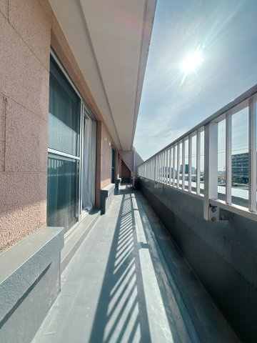 【バルコニー】 | ライオンズマンション博多南☆仲介手数料無料☆ | L字方のバルコニー季節や天候によって選択を干す場所を選べます。