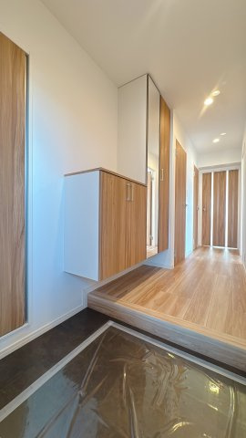 【玄関】 | ライオンズマンション博多南☆仲介手数料無料☆ | 玄関に姿見の鏡があること。これ重要だっていう人は案外多いんです。