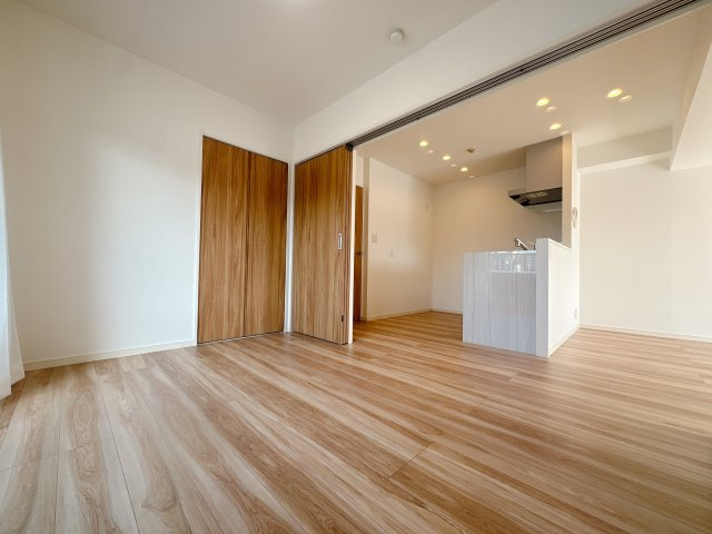 【洋室】 | ライオンズマンション博多南☆仲介手数料無料☆ | 可動間仕切りは、ときに広く使ったり、区切って使ったりと選ぶ自由が持てるんです♪リビングと一体で使うともっと広々♪