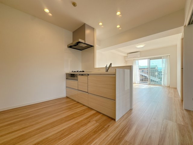 【居間・リビング】 | ライオンズマンション博多南☆仲介手数料無料☆ | ゆっくり過ごしたり食事をしたり、日々の暮らしに彩りを添えてくれる、そんな楽しく豊かな空間になりそうです。