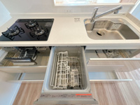 【キッチン】 | ライオンズマンション博多南☆仲介手数料無料☆ | キッチンは食器洗浄乾燥機付きで機能的♪お洒落なキッチンに気分も上がります♪毎日使う場所だからこそ、こだわりたいですね。