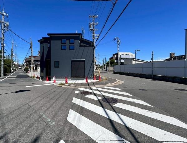 【前面道路含む現地写真】