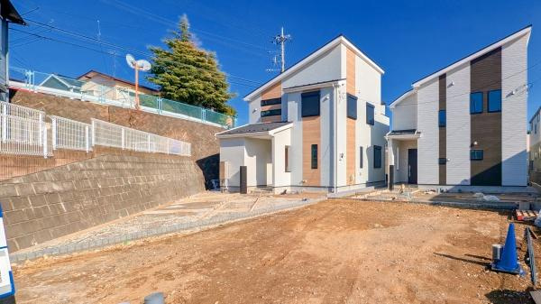 横浜市都筑区加賀原１丁目の新築一戸建の前面道路含む現地写真|周辺は落ち着いた街並みになります。
子育てにはぴったりの住環境♪
