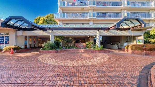 横浜市都筑区葛が谷の中古マンションのエントランス|エントランスにはオートロックがついており、防犯面も安心！
清掃も行き届いています
