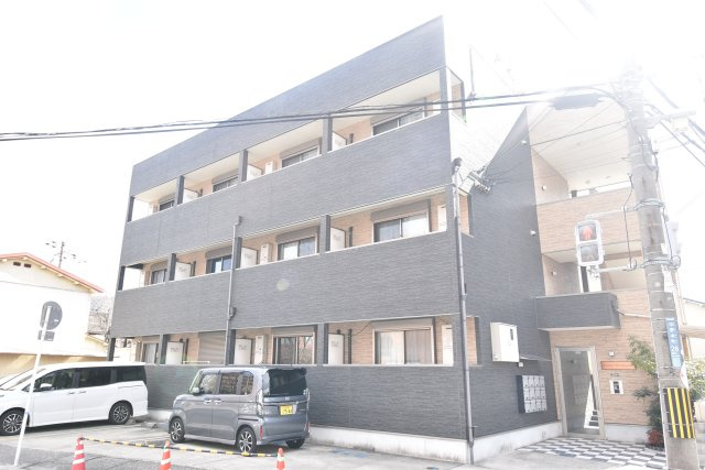 コンフォルト忍ケ丘の外観