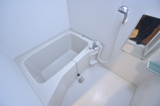 コンフォルト忍ケ丘の浴室