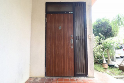 【玄関】 | 那覇市首里石嶺町2丁目　戸建