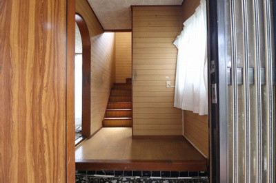 【玄関】 | 那覇市首里石嶺町2丁目　戸建