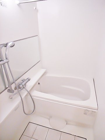 サヴォイスタジオスイーツ　2階の浴室|現状優先。