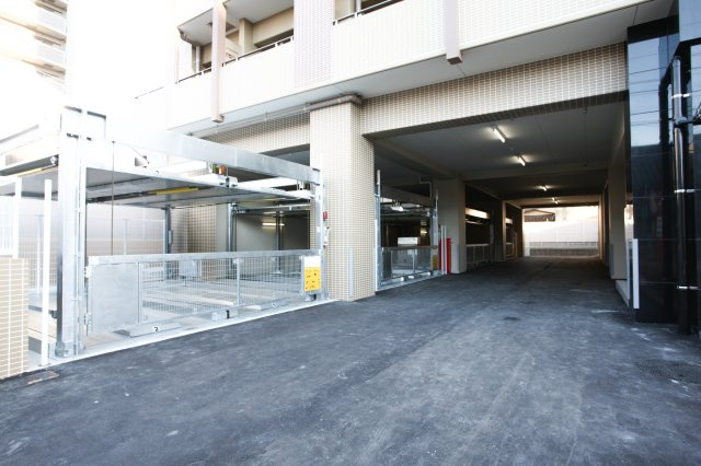 サヴォイスタジオスイーツ　2階の駐車場