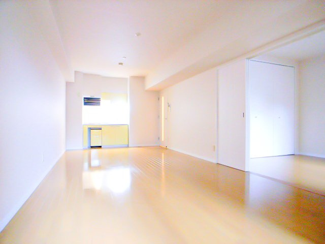 サヴォイスタジオスイーツ　2階の居間・リビング|現状優先。