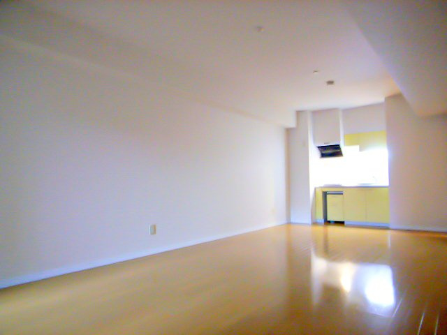 サヴォイスタジオスイーツ　2階の居間・リビング|現状優先。