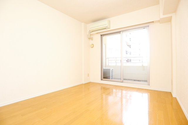 サヴォイスタジオスイーツ　2階の洋室|現状優先。