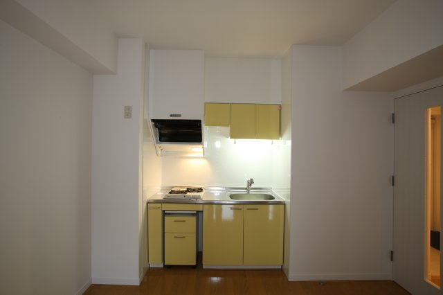 サヴォイスタジオスイーツ　2階のキッチン|現状優先。