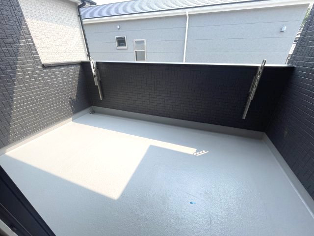 廿日市市平良二丁目　№35454のバルコニー|広いのでご家族の洗濯物も
快適に干せます◎
