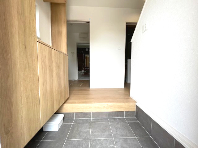 廿日市市平良二丁目　№35454の玄関|飾り棚を利用して
お客様をおもてなしできます。