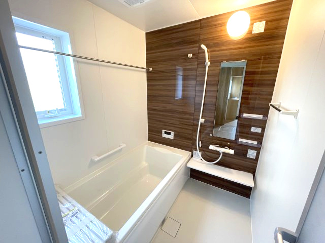 廿日市市平良二丁目　№35454の浴室|足を伸ばしてゆっくり
浸かることができます。