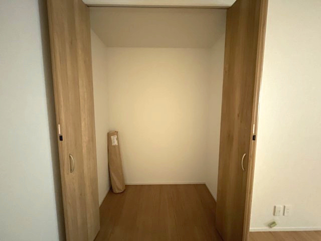 廿日市市平良二丁目　№35454の収納|リビングに収納があるので
掃除機などの置き場にも
利用できます◎