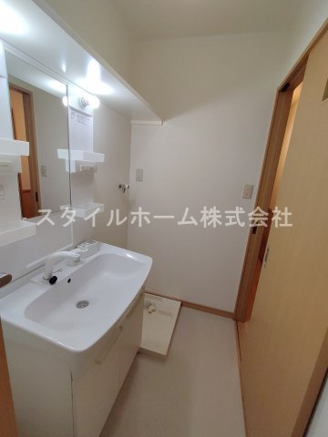 ライフイン・セイフィールドの洗面所|同建物内別部屋の写真です。