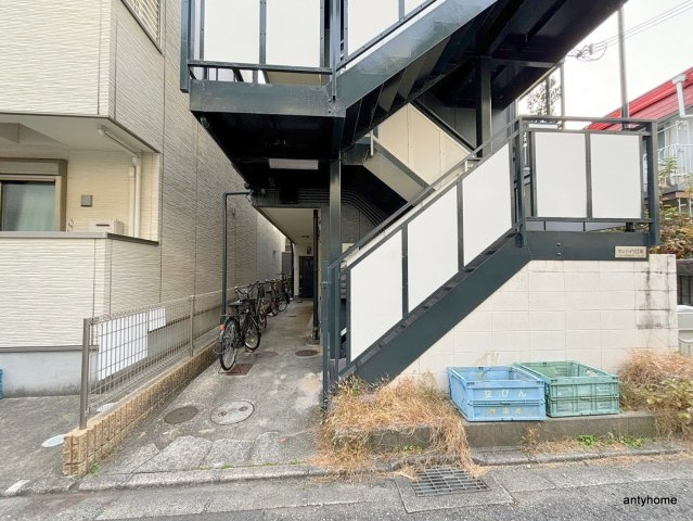 サンハイツ江坂のエントランス