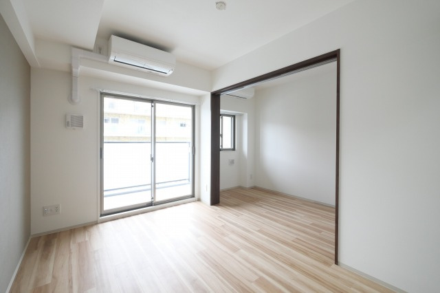 STANDZ新大阪の居間・リビング