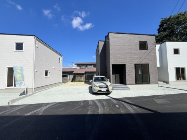 仲介手数料不要！　東根市中央東二丁目2-10（B棟）の駐車場|手前側に並列３台まで駐車可能です