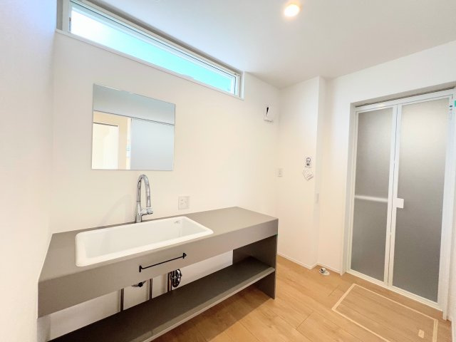 仲介手数料不要！　東根市中央東二丁目2-10（A棟）の独立洗面台