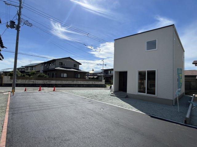 仲介手数料不要！　東根市中央東二丁目2-10（A棟）の前面道路含む現地写真