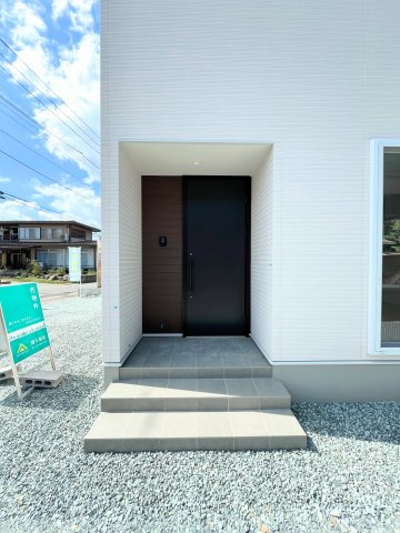 仲介手数料不要！　東根市中央東二丁目2-10（A棟）の玄関