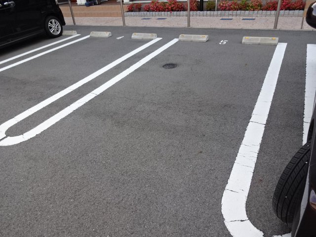 ハウス　ウィステリアの駐車場