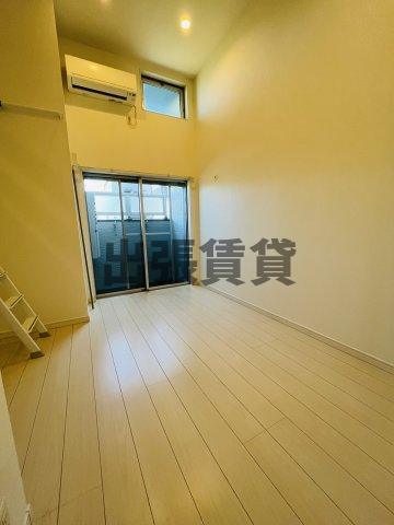 仲介手数料0円！アオアクア稲上町の居間・リビング