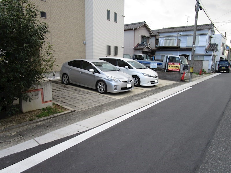 ベルメゾンⅢの駐車場