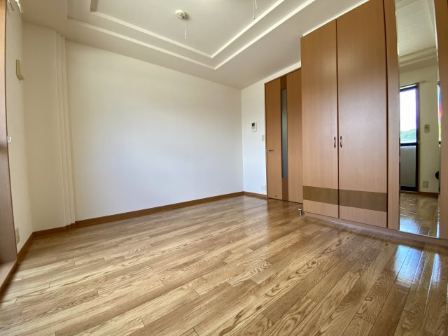 【洋室】 | グランディール・プラム