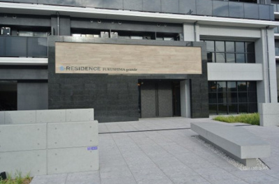 【エントランス】 | S-RESIDENCE福島grande | 落ち着いたエントランスです