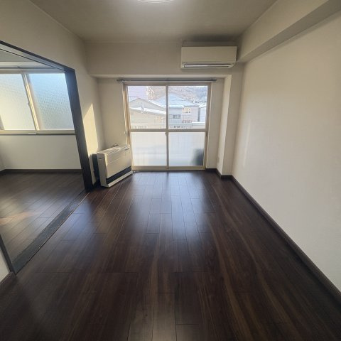 プラザユーホームの居間・リビング