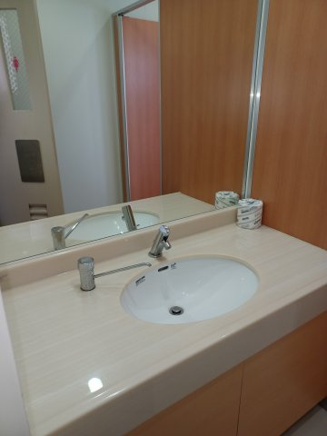 祐ビルの洗面所