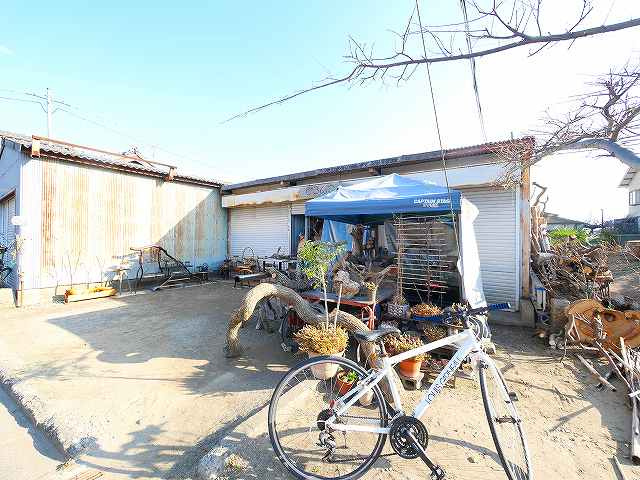 美濃庄町ガレージの外観