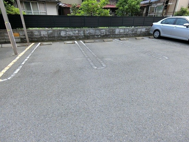ソレアードⅡの駐車場