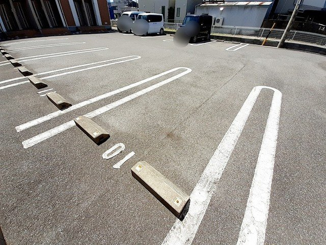 メゾン　ド　フランＢの駐車場