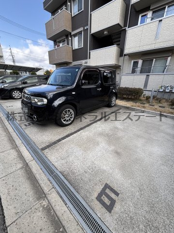 グラジオラスの駐車場