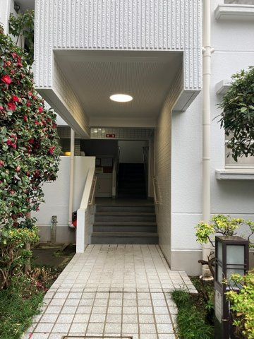 エステート上水本町６号棟のエントランス