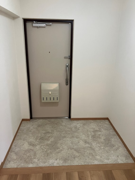 エステート上水本町６号棟の玄関