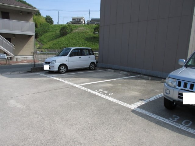 サニーコートすみれの駐車場
