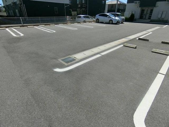 フロリサンテⅠの駐車場