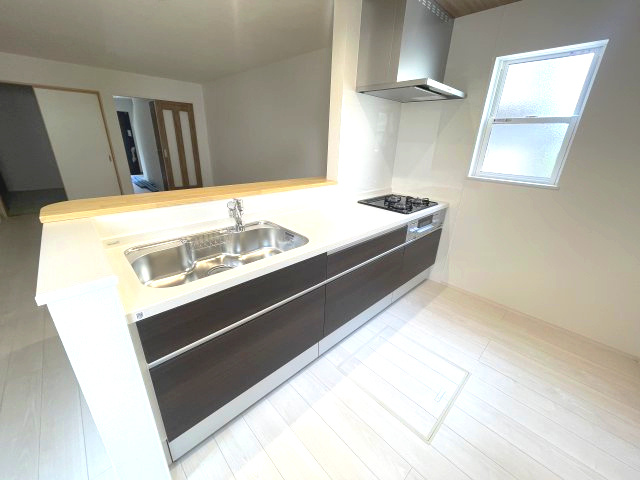 廿日市市平良二丁目　№35456のキッチン|リビング全体を見渡せる
対面式キッチンです。