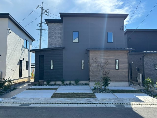 ピークス山の田中央の外観