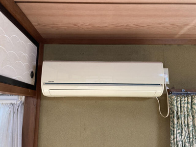 【設備】 | 加茂　戸建貸家 | 和室８帖のエアコン