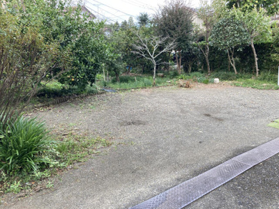 【庭】 | 加茂　戸建貸家 | 敷地内Ｐ２台駐車可